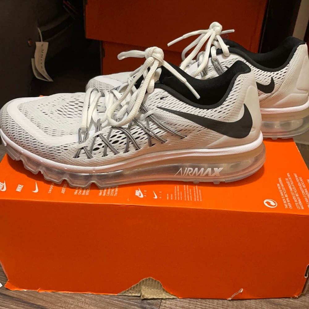 WMNS NIKE Air Max 2015 (lightly used)